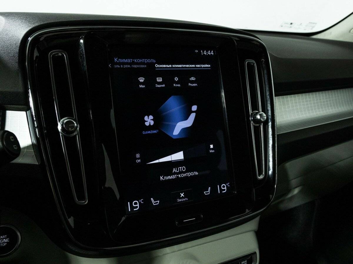 Купить Volvo XC40 с пробегом. Фото: #17