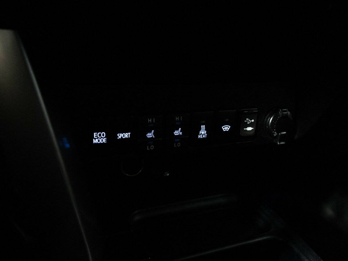 Купить Toyota RAV4 с пробегом. Фото: #18