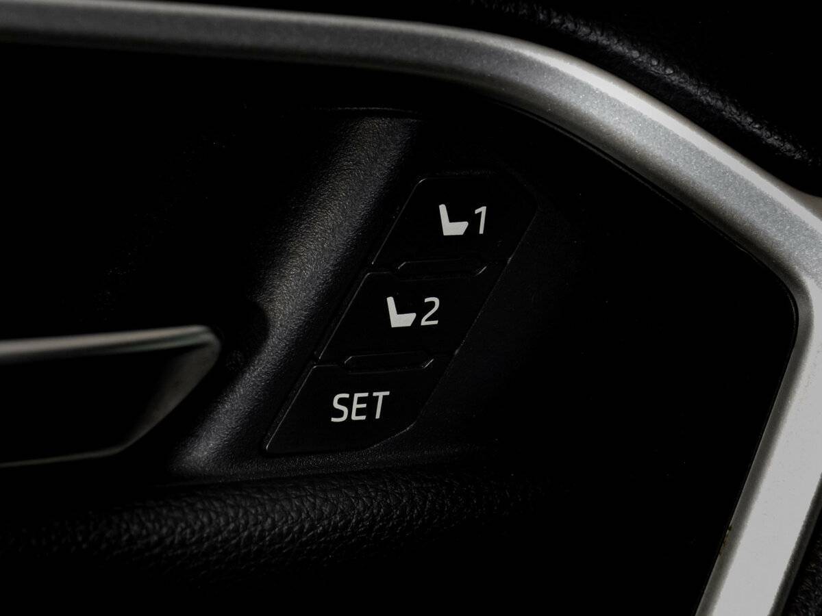 Купить Toyota RAV4 с пробегом. Фото: #15