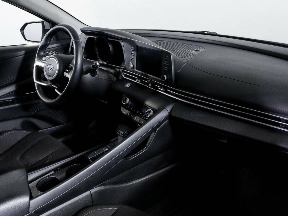 Купить Hyundai Elantra с пробегом. Фото: #4