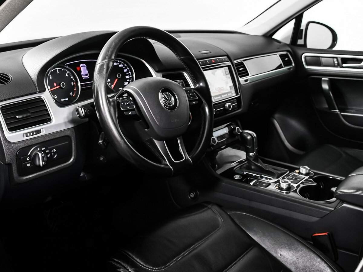 Купить Volkswagen Touareg с пробегом. Фото: #11