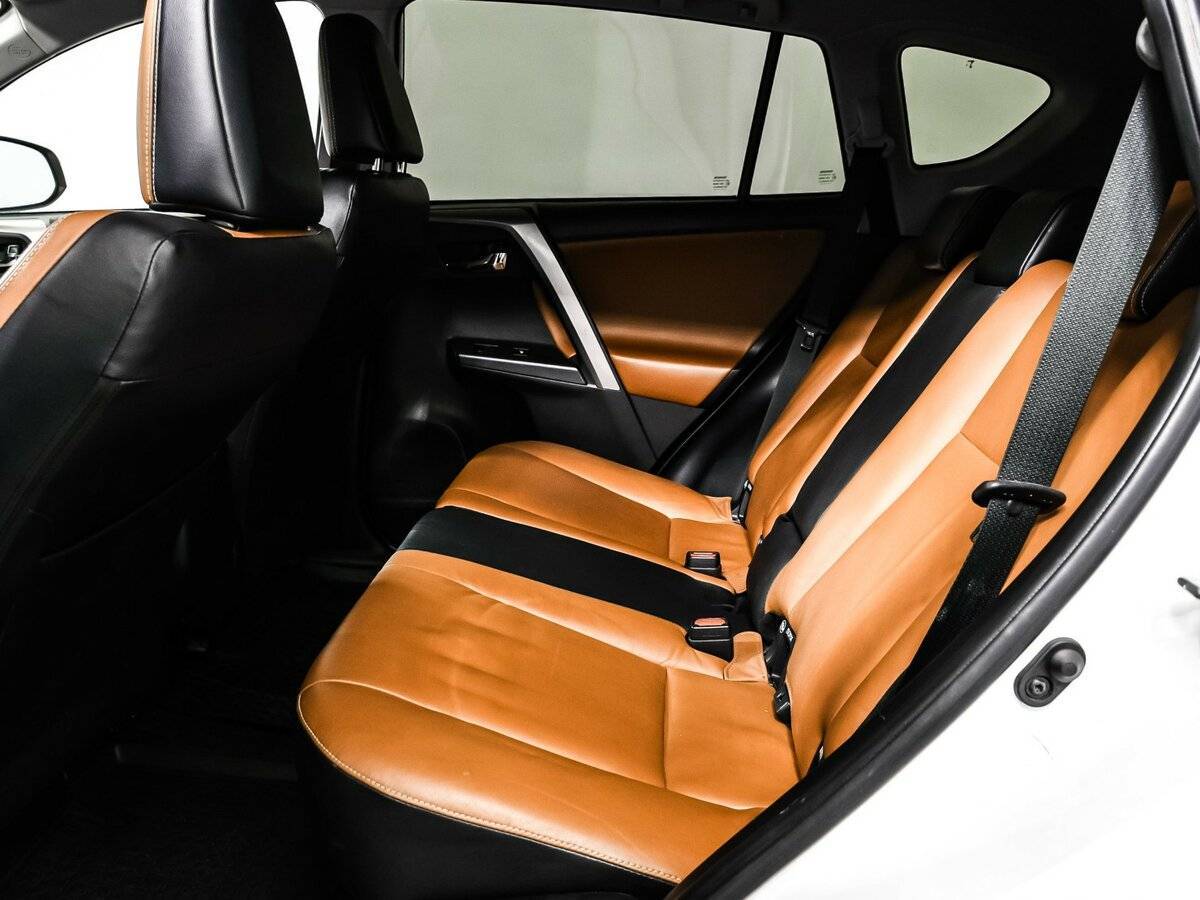 Купить Toyota RAV4 с пробегом. Фото: #12