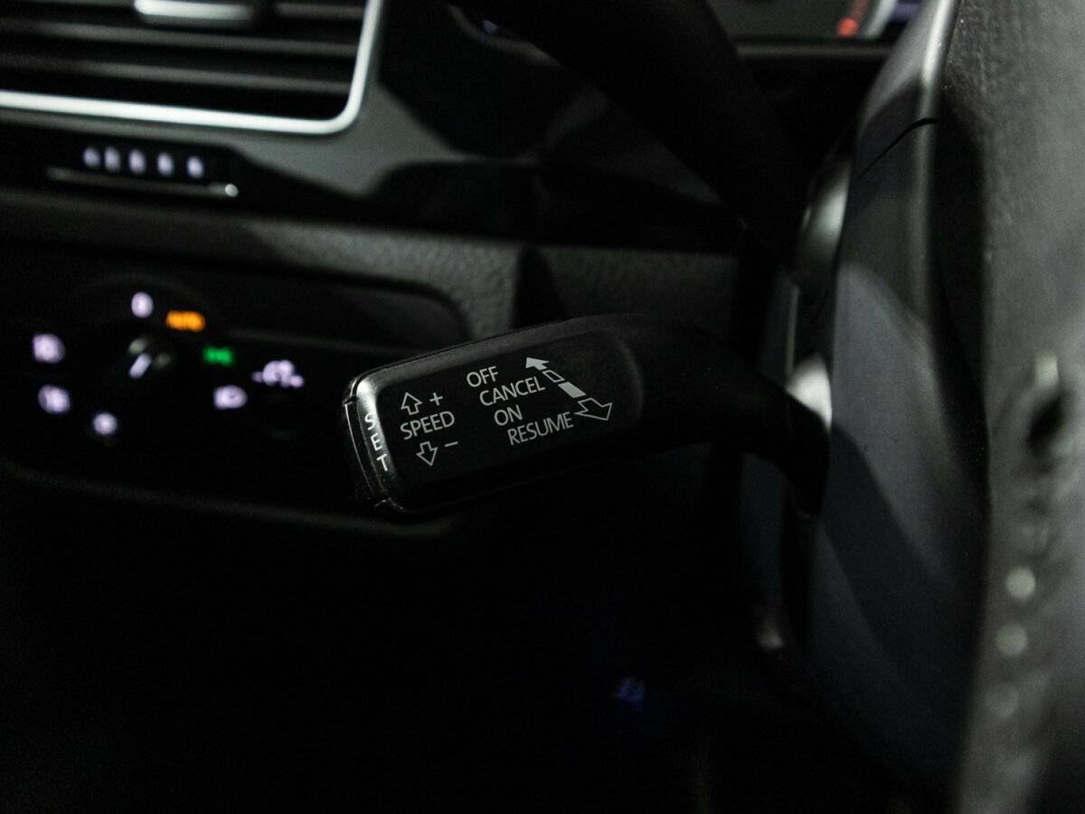 Купить Volkswagen Touareg с пробегом. Фото: #20