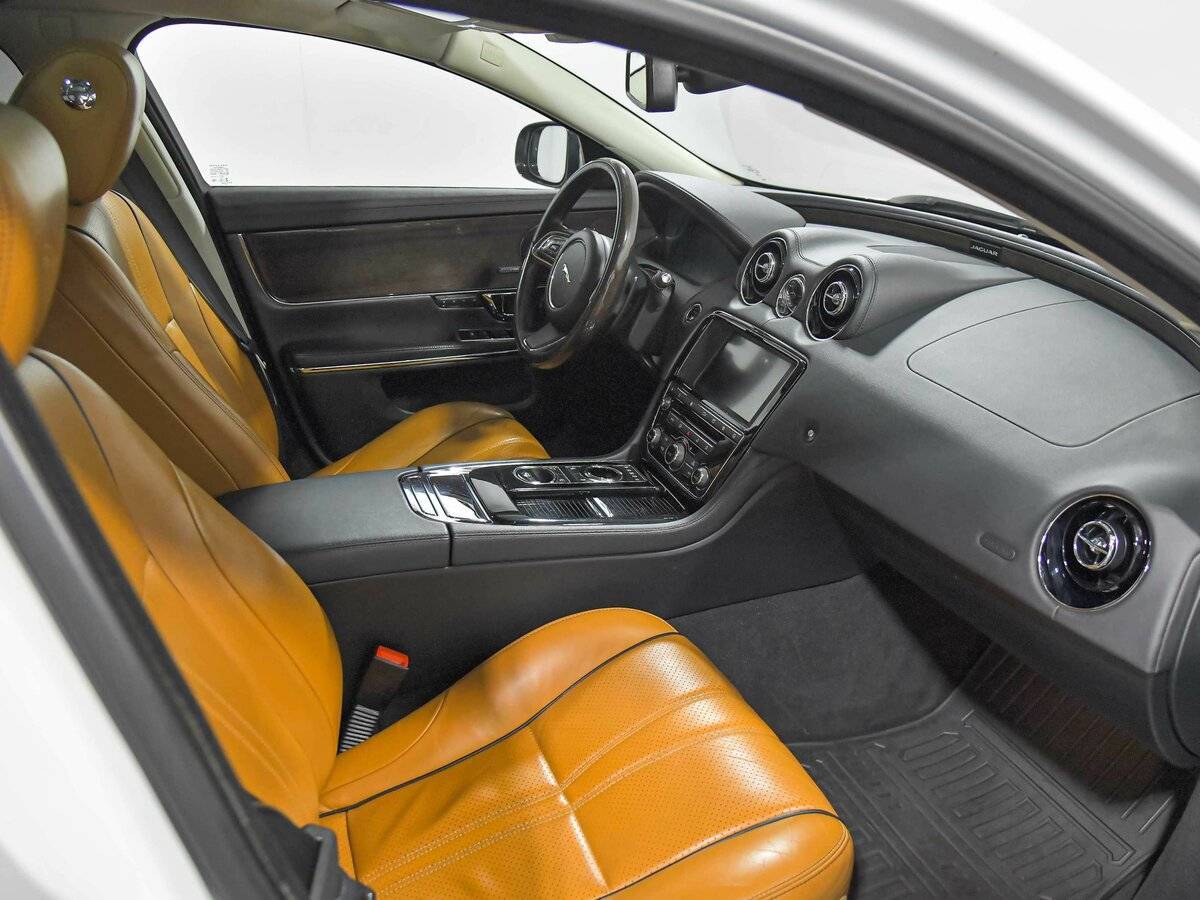 Купить Jaguar XJ с пробегом. Фото: #19