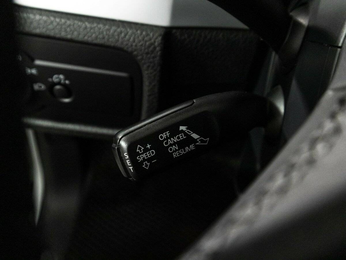 Купить Volkswagen Touareg с пробегом. Фото: #23