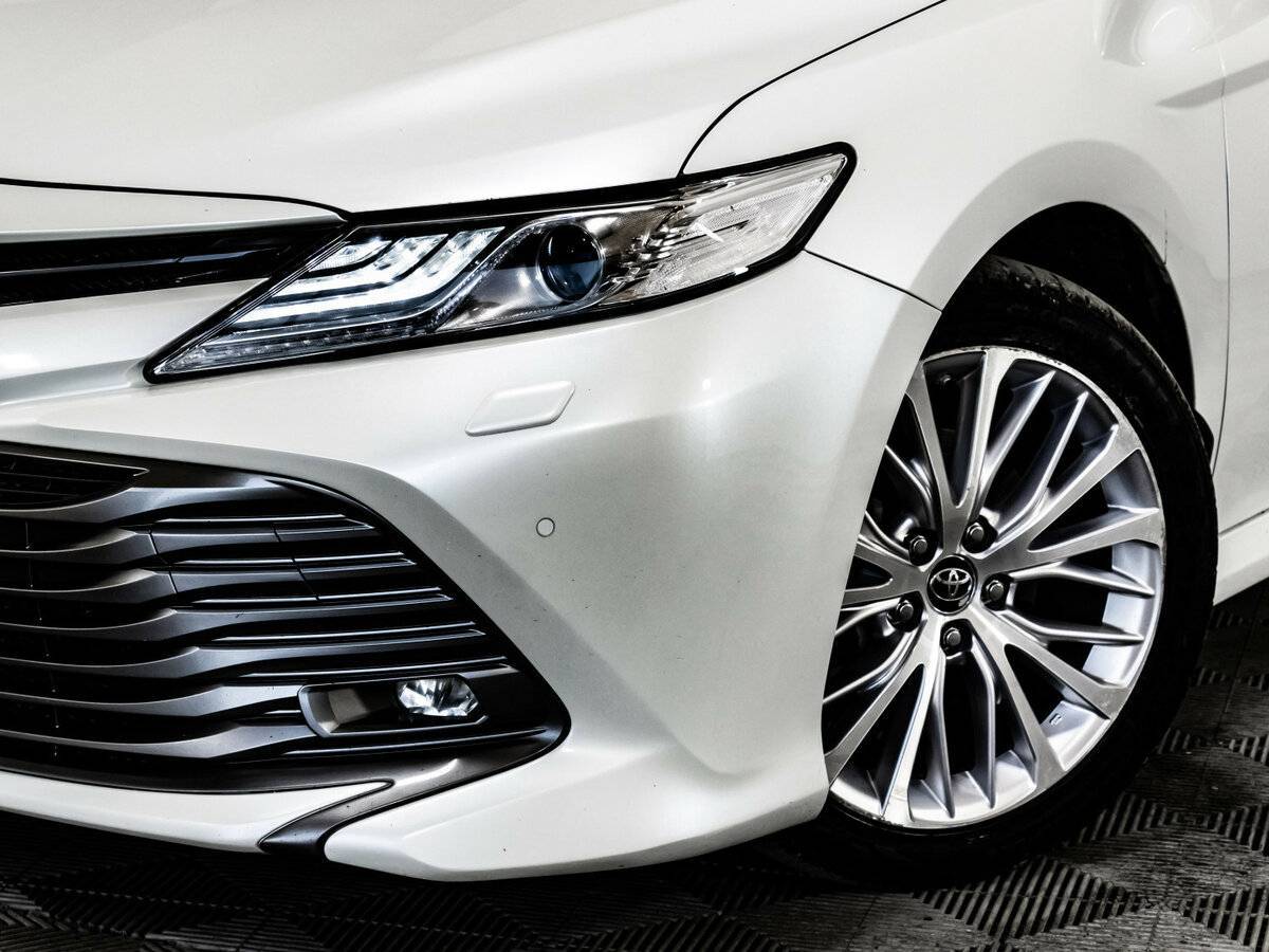 Купить Toyota Camry с пробегом. Фото: #2
