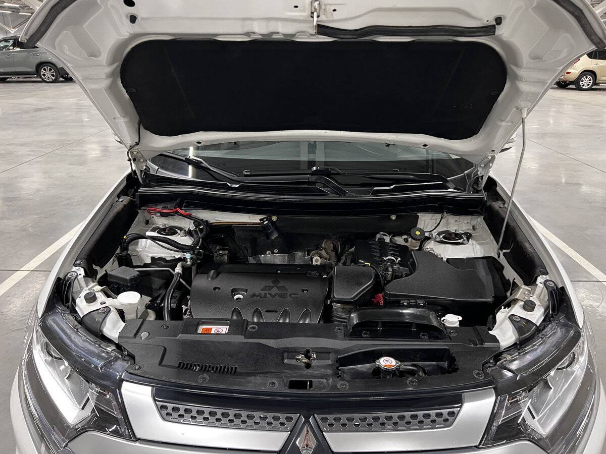 Купить Mitsubishi Outlander с пробегом. Фото: #8