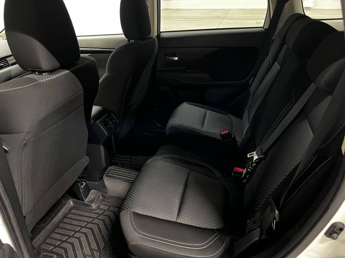 Купить Mitsubishi Outlander с пробегом. Фото: #11