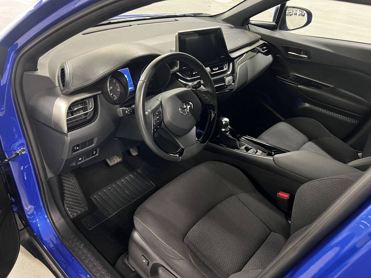 Купить Toyota C-HR с пробегом. Фото: #15