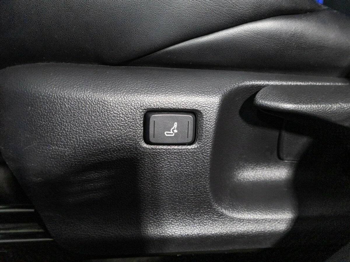 Купить Toyota C-HR с пробегом. Фото: #17