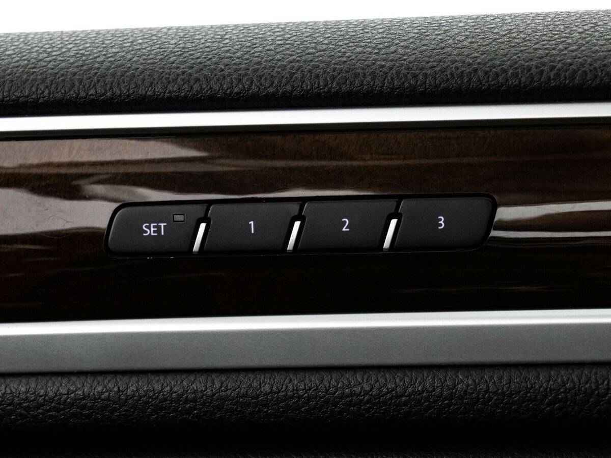 Купить Volkswagen Touareg с пробегом. Фото: #16