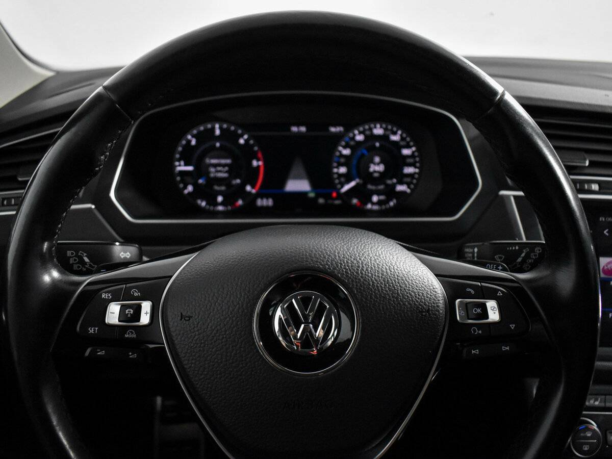 Купить Volkswagen Tiguan с пробегом. Фото: #19
