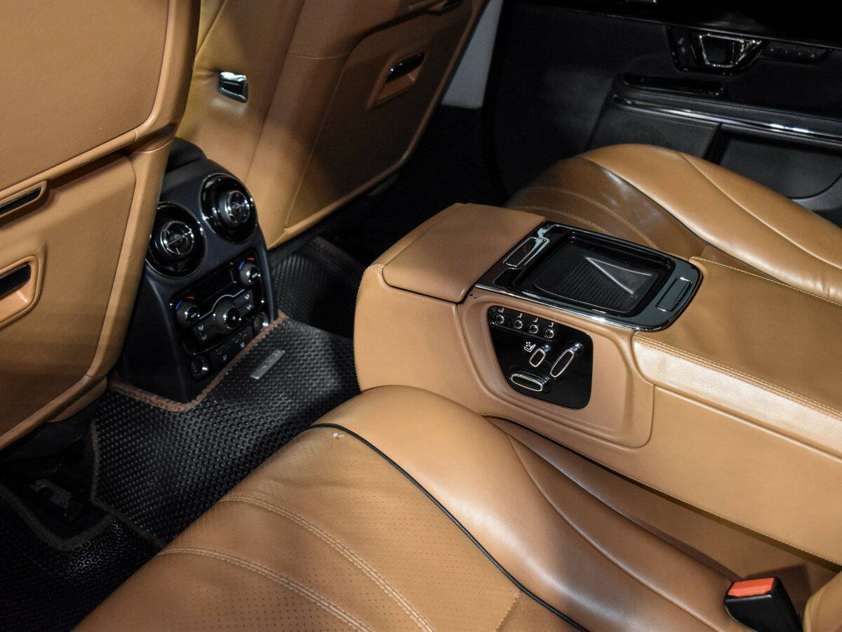 Купить Jaguar XJ с пробегом. Фото: #11
