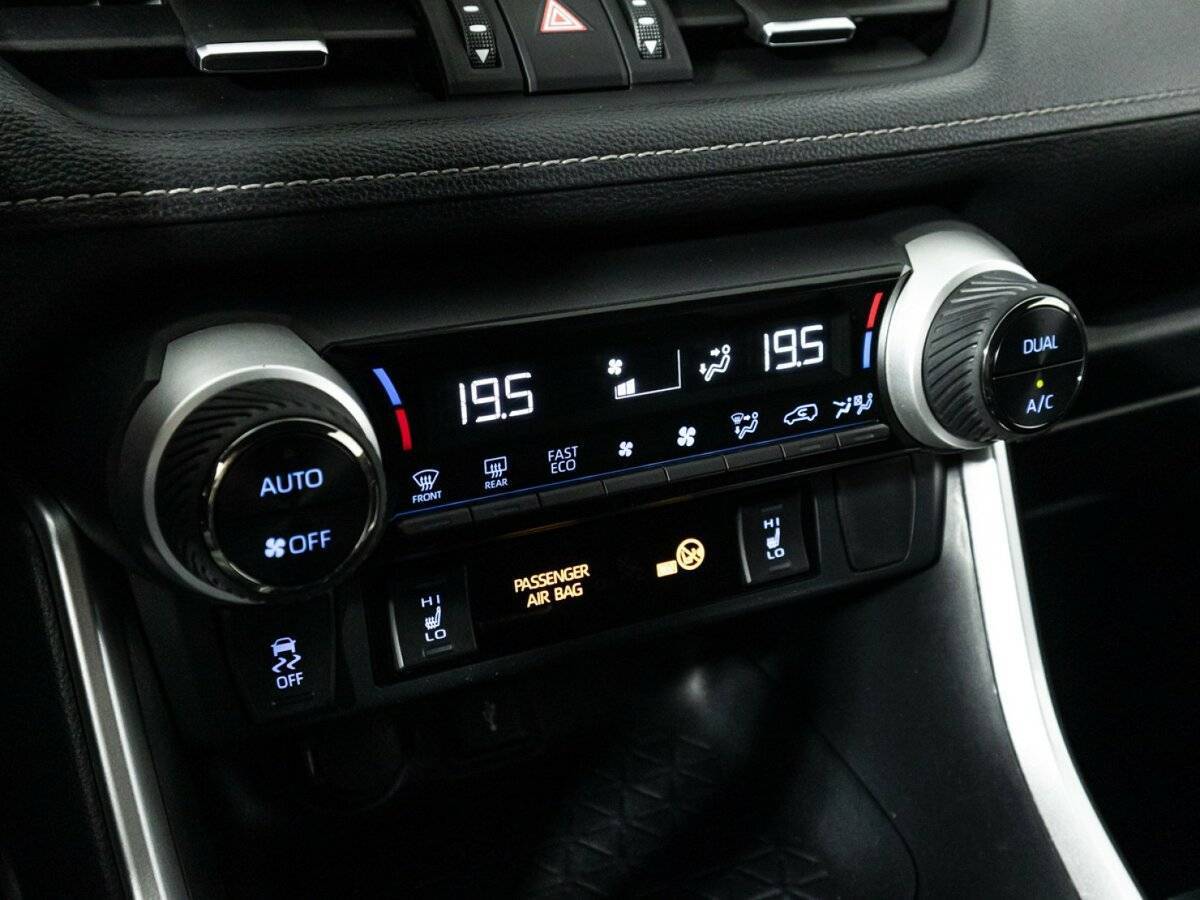 Купить Toyota RAV4 с пробегом. Фото: #17