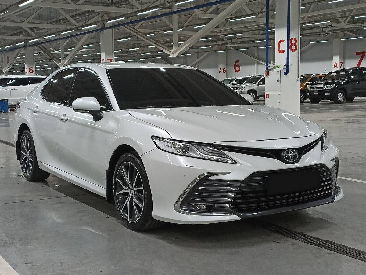Купить Toyota Camry с пробегом. Фото: #2