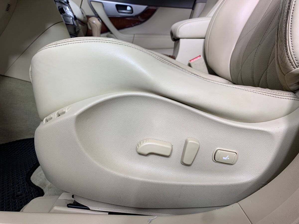 Купить Infiniti FX с пробегом. Фото: #16