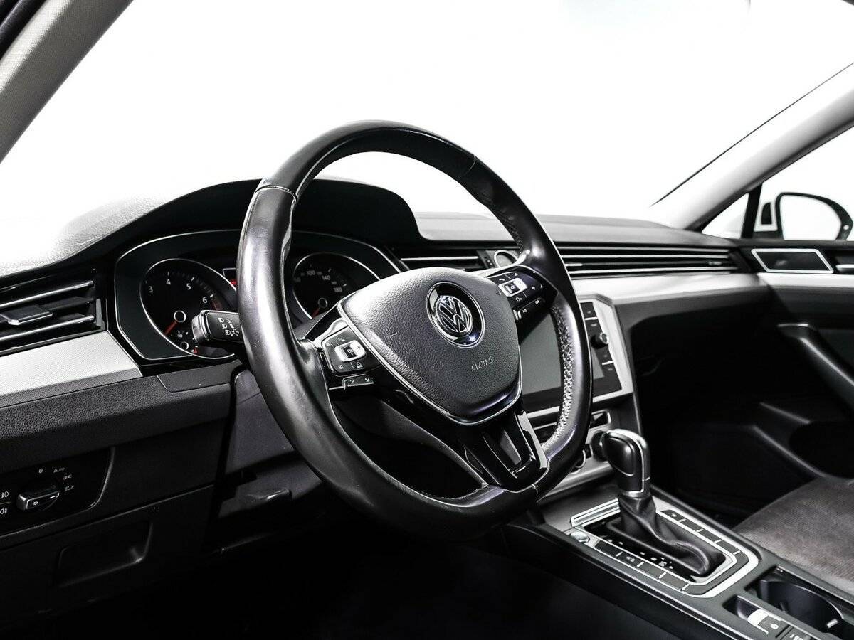 Купить Volkswagen Passat с пробегом. Фото: #11