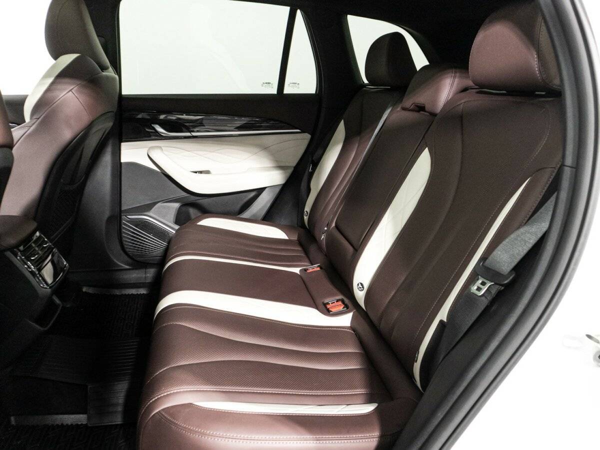 Купить Geely Monjaro с пробегом. Фото: #9