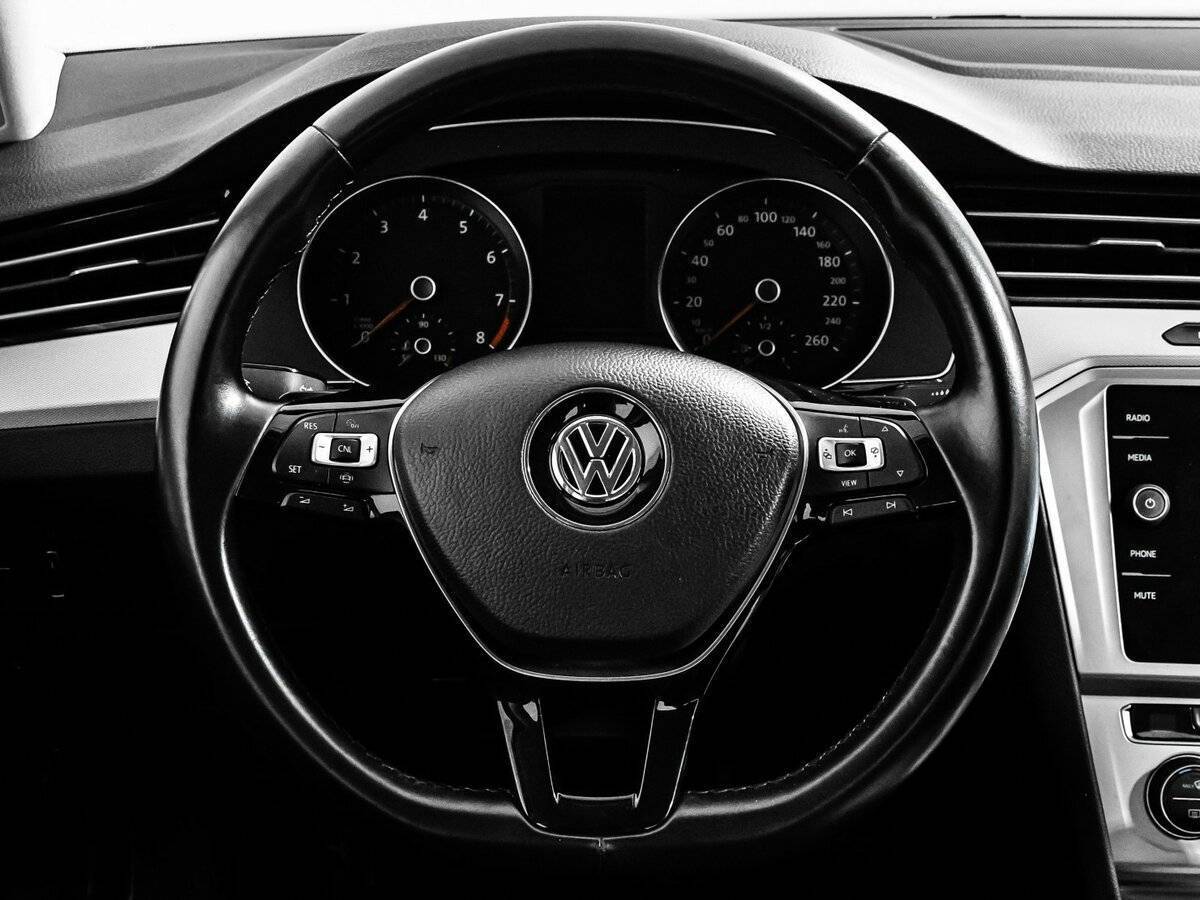 Купить Volkswagen Passat с пробегом. Фото: #11