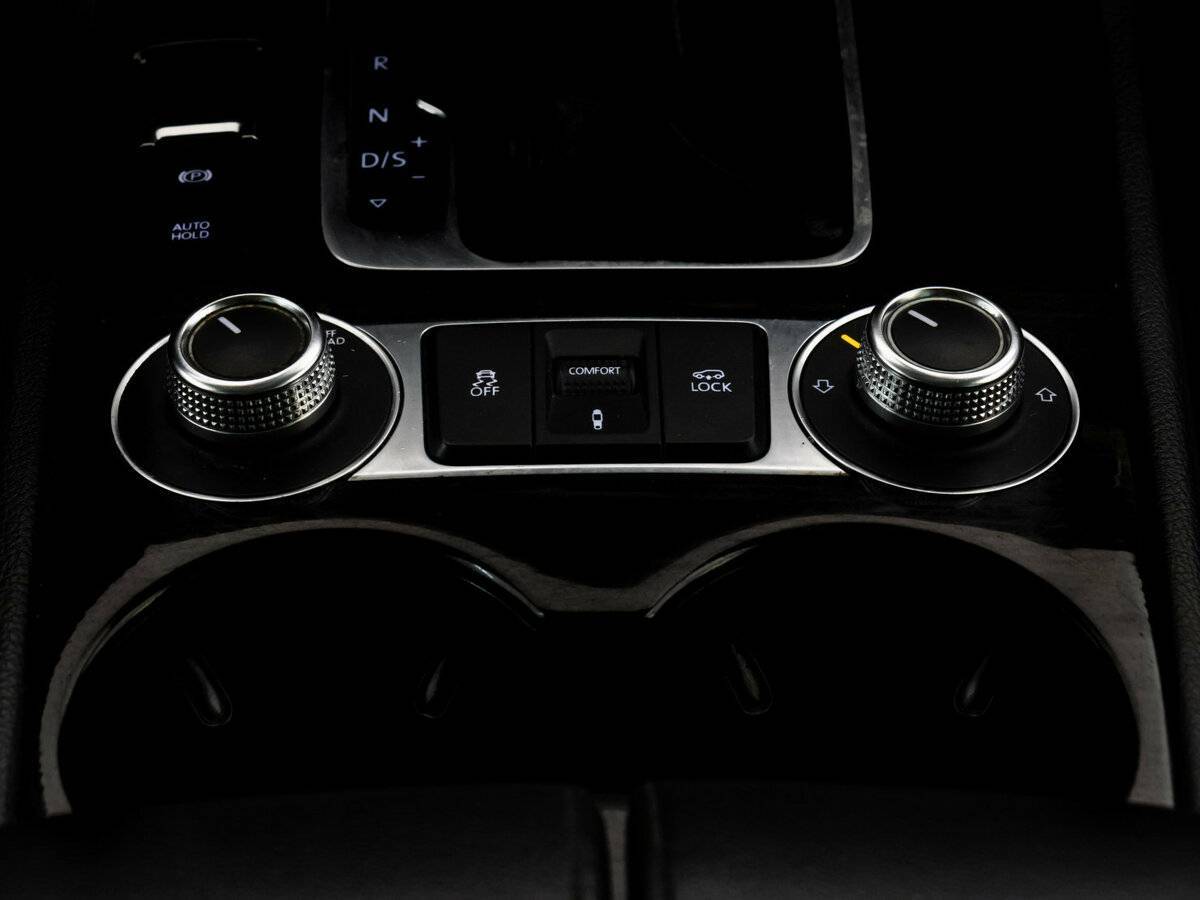 Купить Volkswagen Touareg с пробегом. Фото: #10