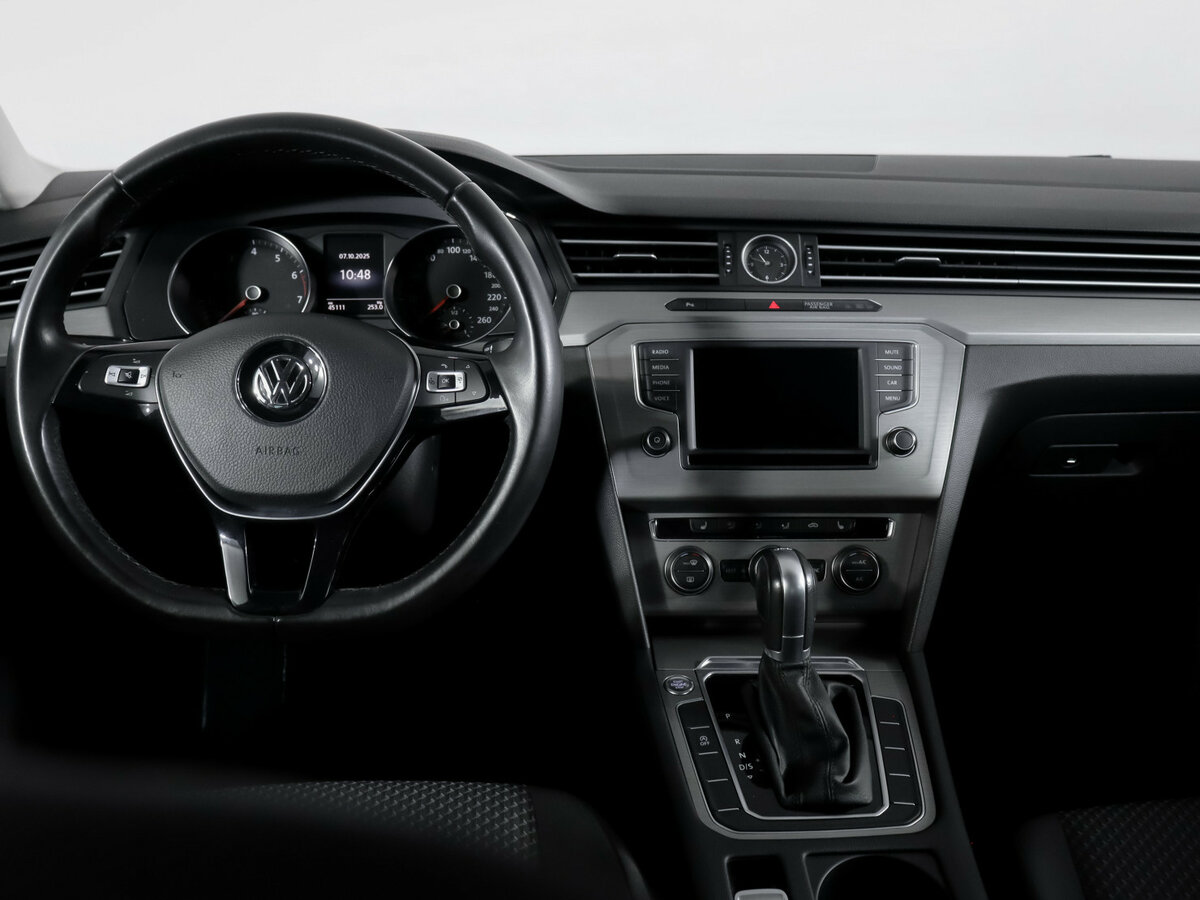 Купить Volkswagen Passat с пробегом. Фото: #9