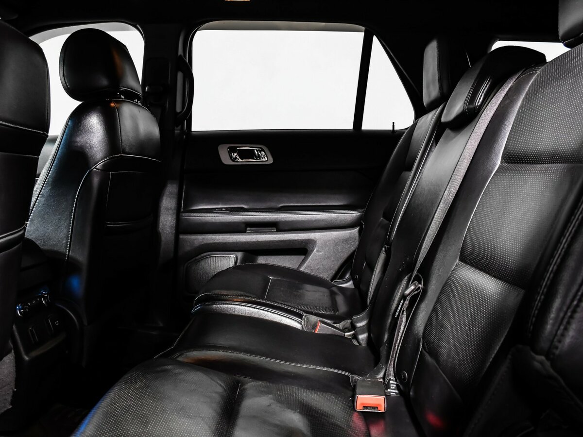 Купить Ford Explorer с пробегом. Фото: #9