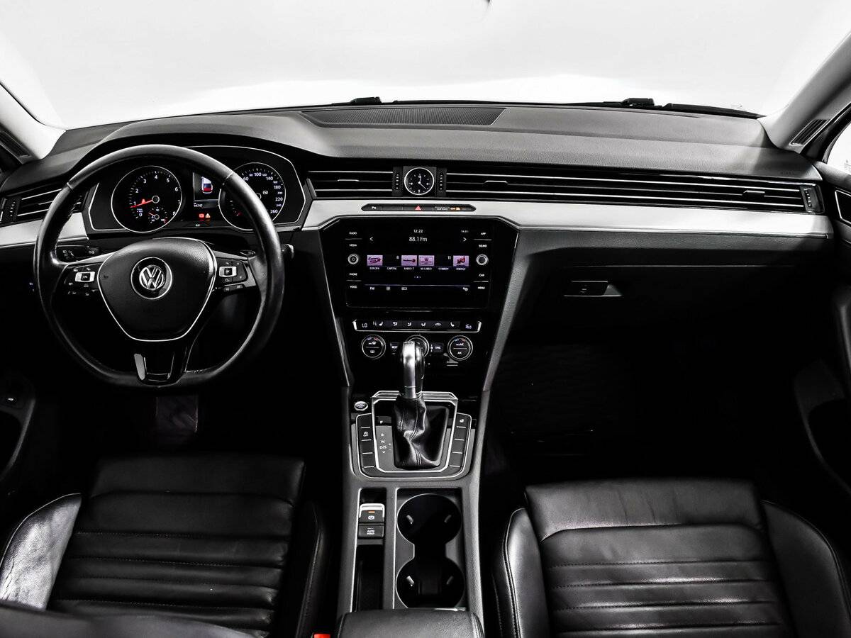 Купить Volkswagen Passat с пробегом. Фото: #9