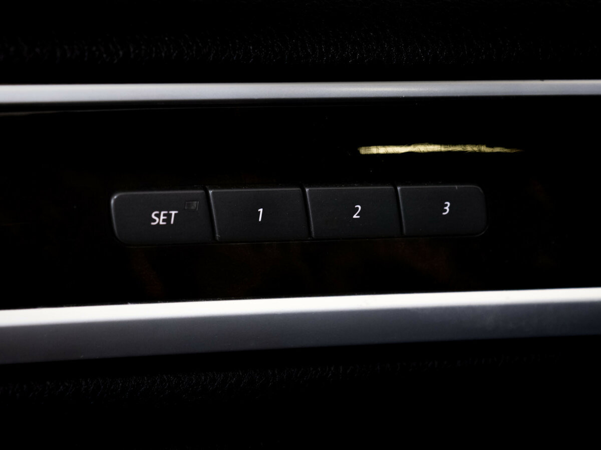 Купить Volkswagen Touareg с пробегом. Фото: #16