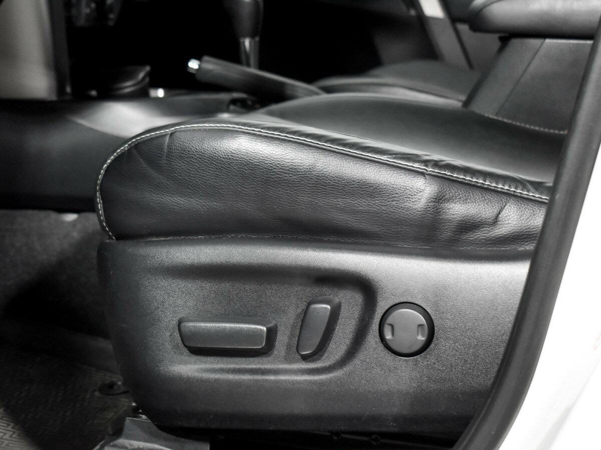 Купить Toyota RAV4 с пробегом. Фото: #7