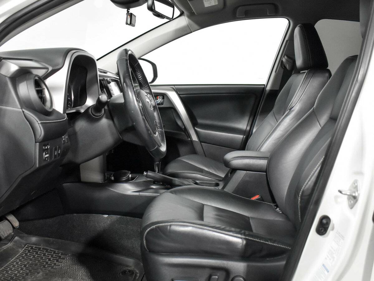 Купить Toyota RAV4 с пробегом. Фото: #9
