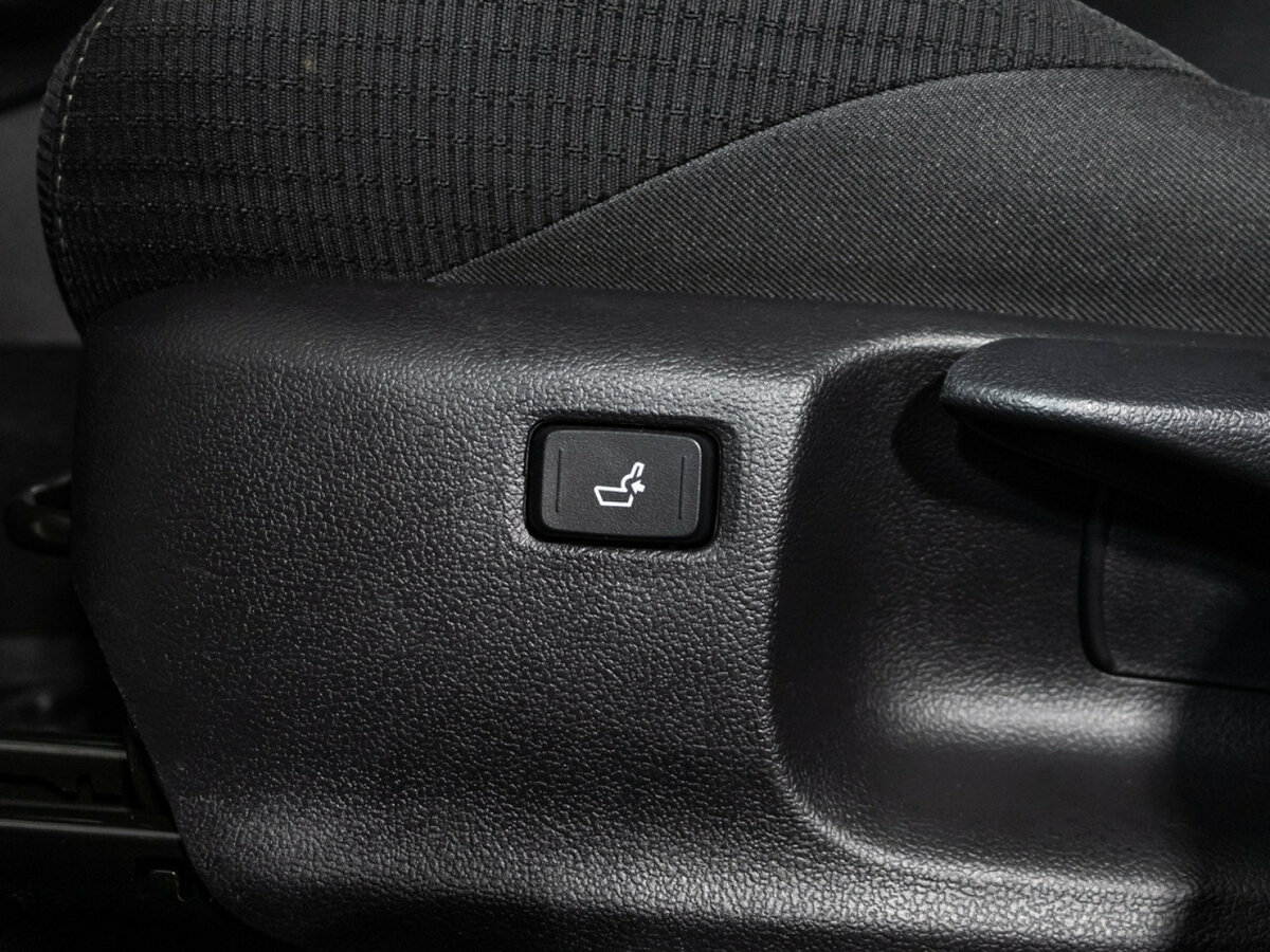 Купить Toyota C-HR с пробегом. Фото: #16