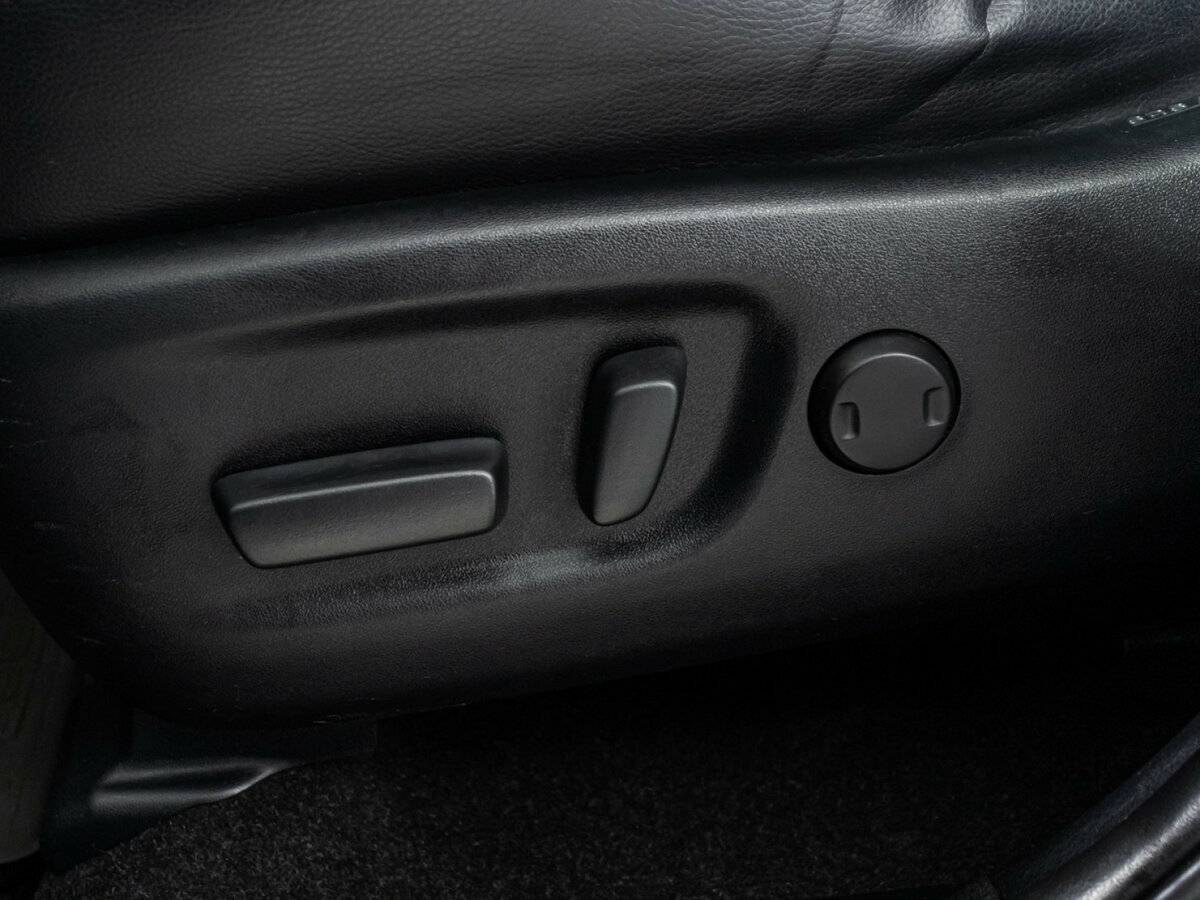 Купить Toyota RAV4 с пробегом. Фото: #13