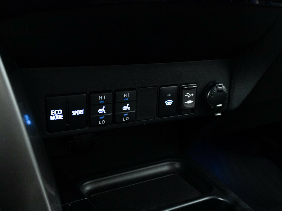 Купить Toyota RAV4 с пробегом. Фото: #17