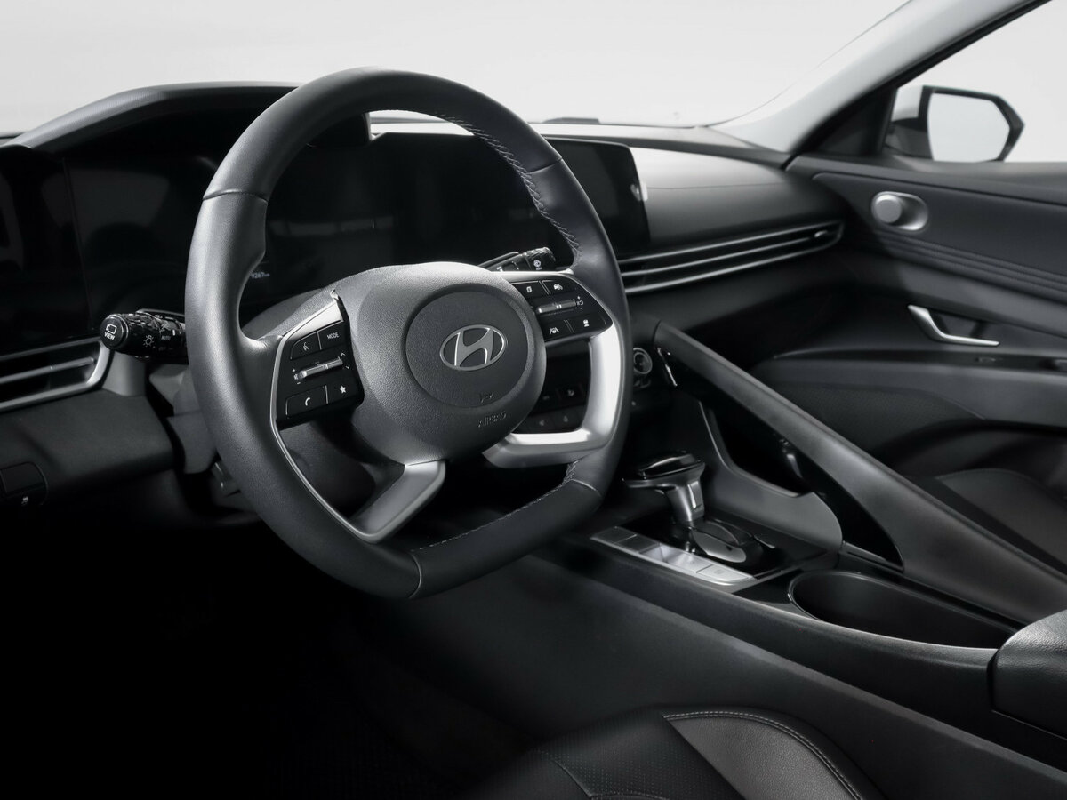 Купить Hyundai Elantra с пробегом. Фото: #10