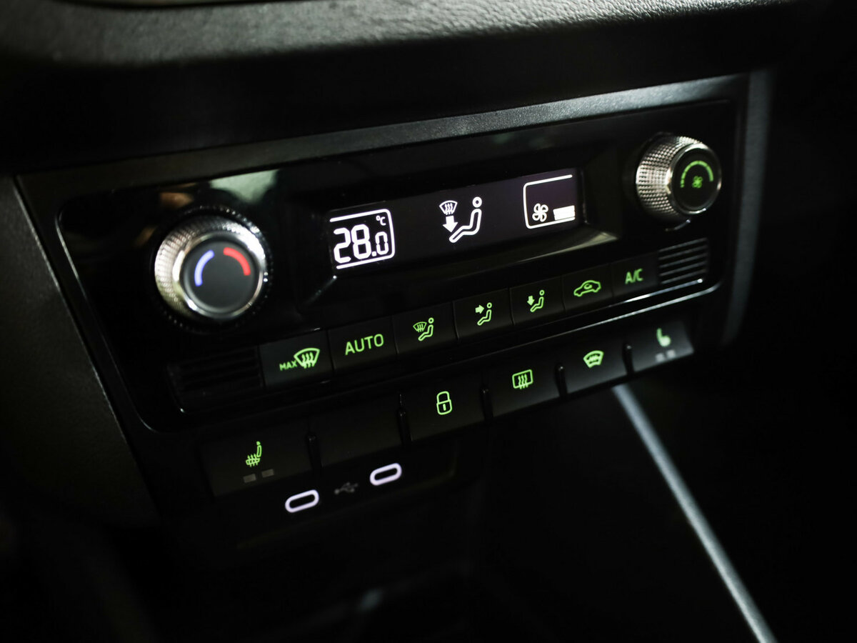 Купить Skoda Rapid с пробегом. Фото: #18