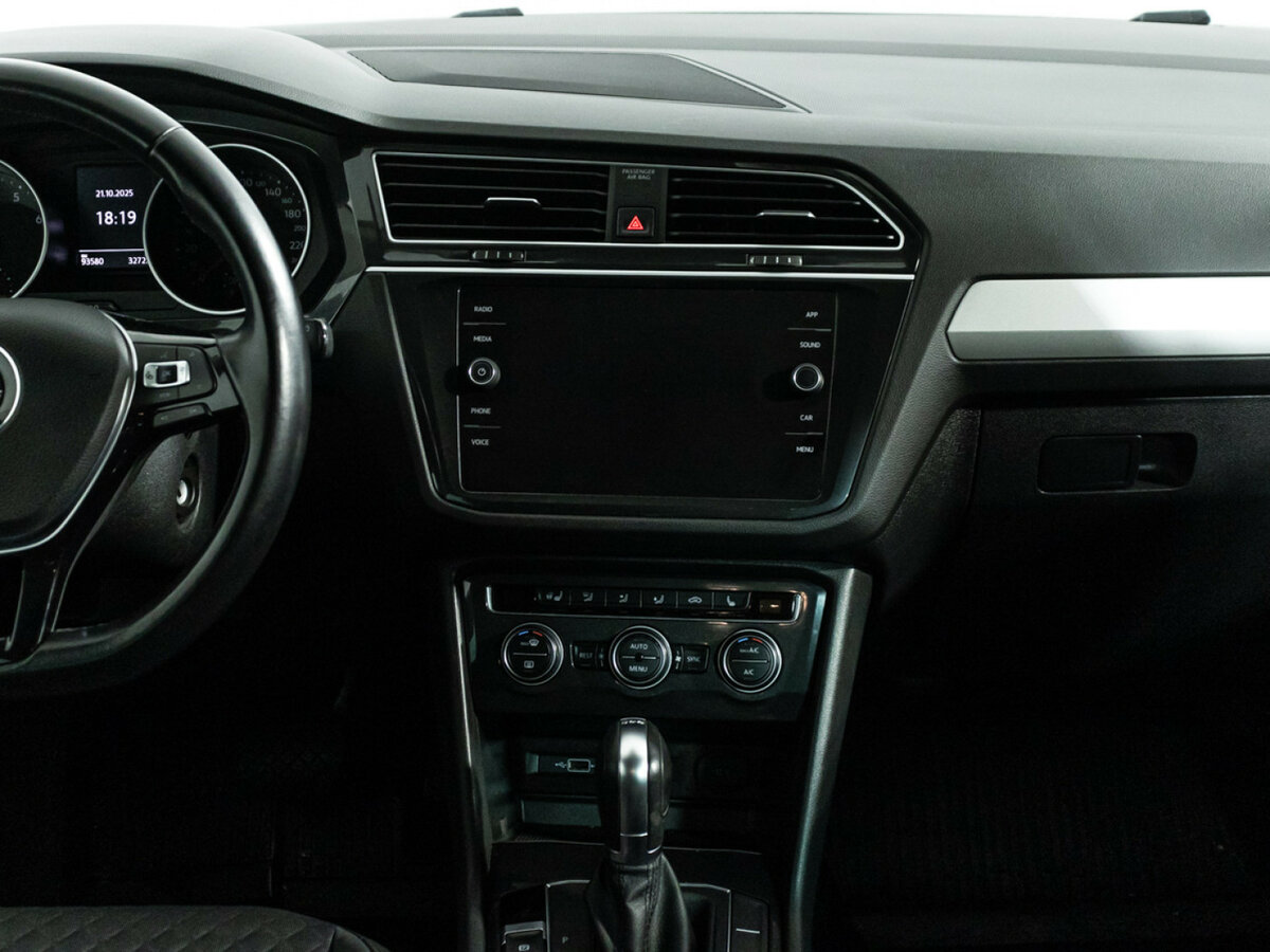 Купить Volkswagen Tiguan с пробегом. Фото: #12