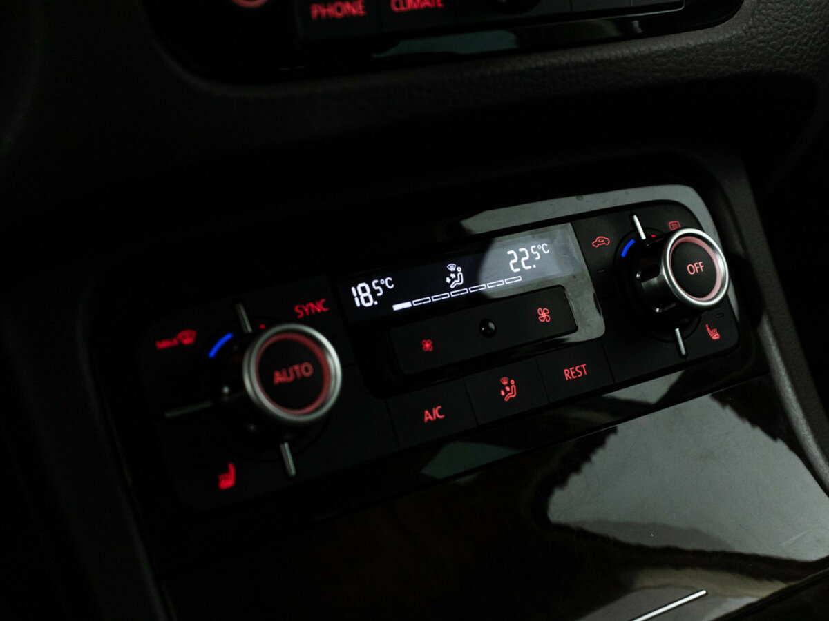 Купить Volkswagen Touareg с пробегом. Фото: #18