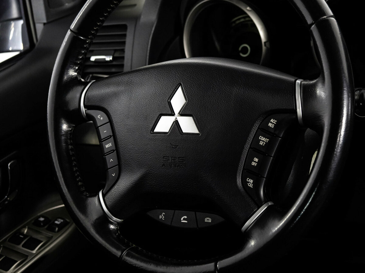 Купить Mitsubishi Pajero с пробегом. Фото: #12
