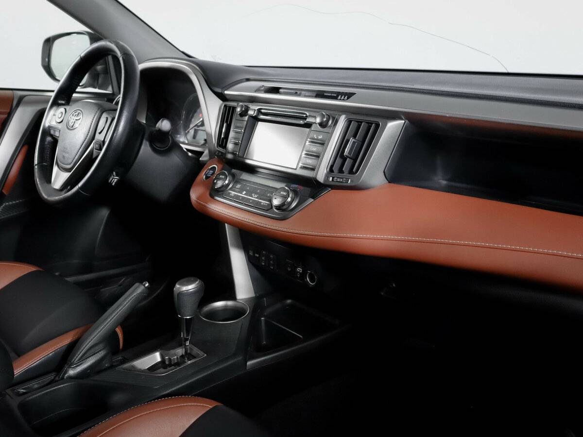 Купить Toyota RAV4 с пробегом. Фото: #8