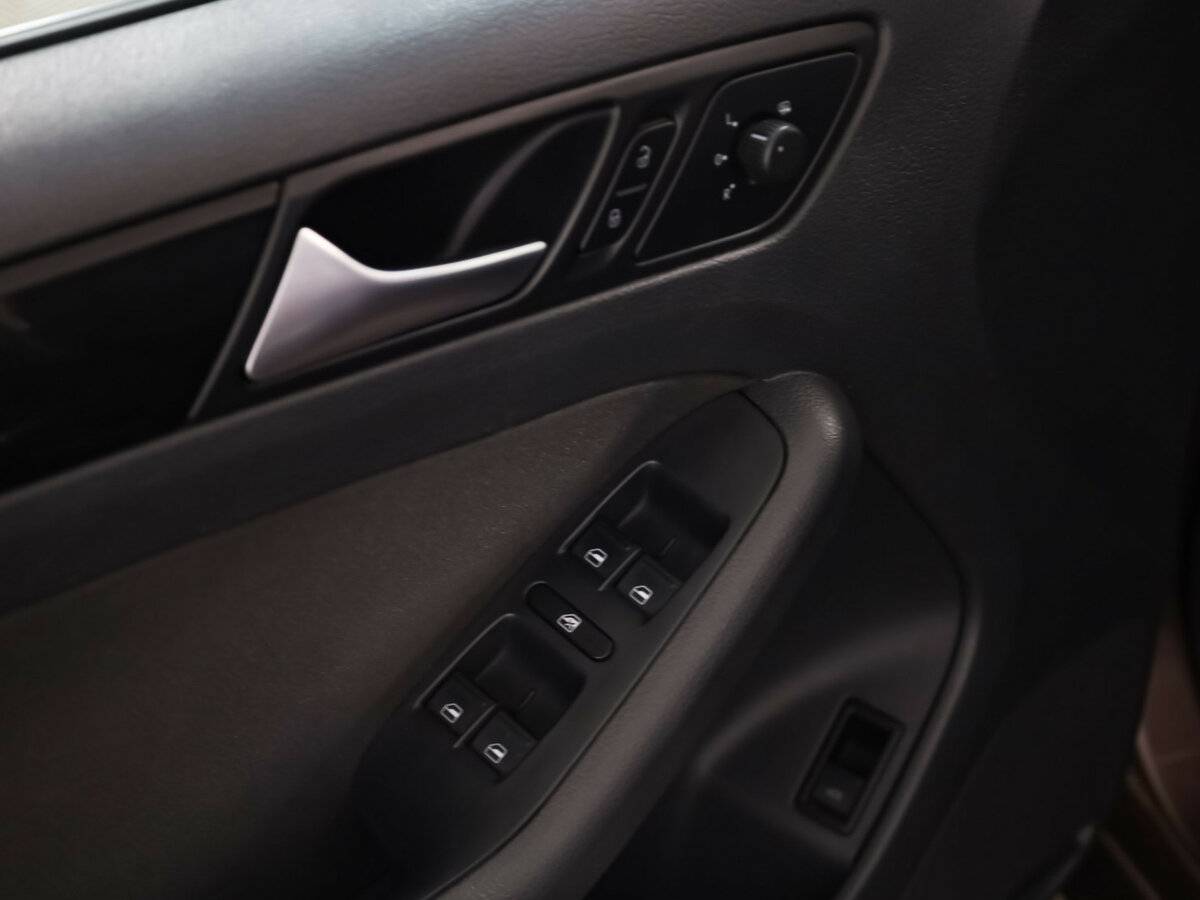 Купить Volkswagen Jetta с пробегом. Фото: #9