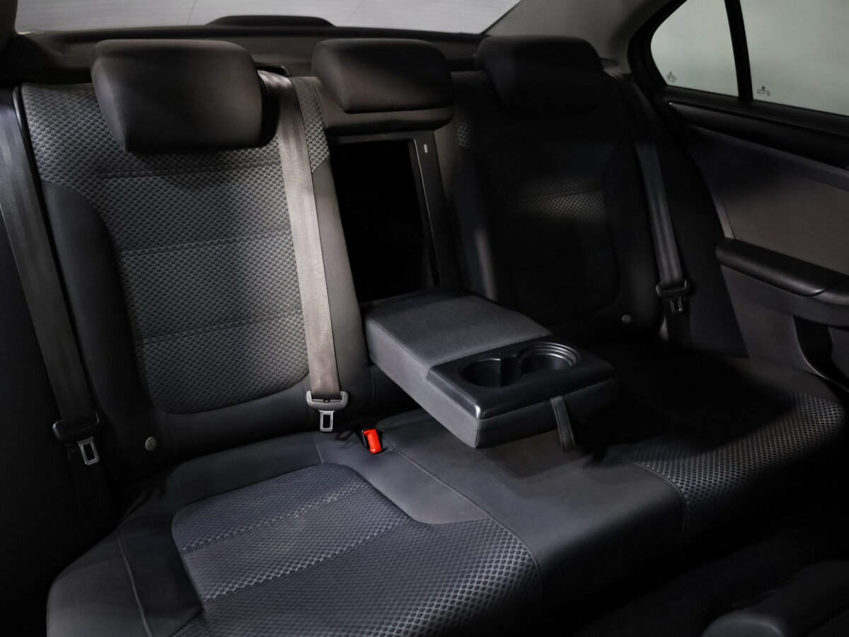 Купить Volkswagen Jetta с пробегом. Фото: #18