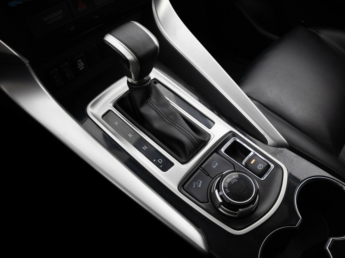 Купить Mitsubishi Pajero Sport с пробегом. Фото: #6