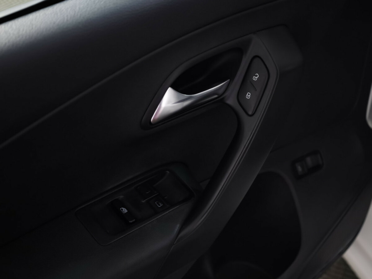 Купить Volkswagen Polo с пробегом. Фото: #10