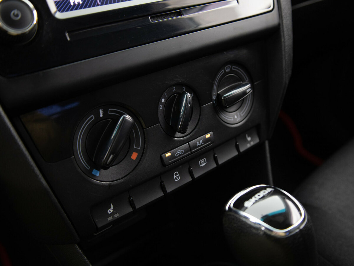 Купить Skoda Rapid с пробегом. Фото: #10