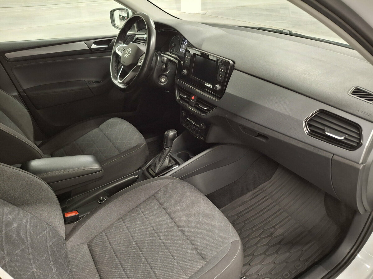 Купить Volkswagen Polo с пробегом. Фото: #10