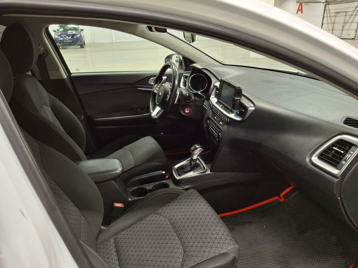 Купить Kia Ceed с пробегом. Фото: #10
