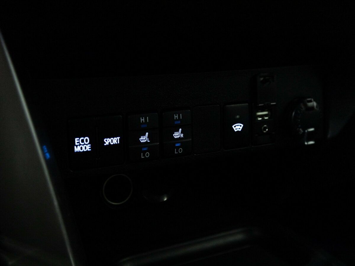 Купить Toyota RAV4 с пробегом. Фото: #13