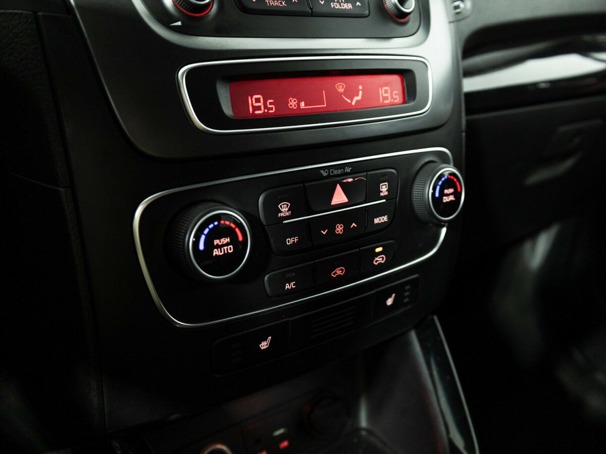 Купить Kia Sorento с пробегом. Фото: #15