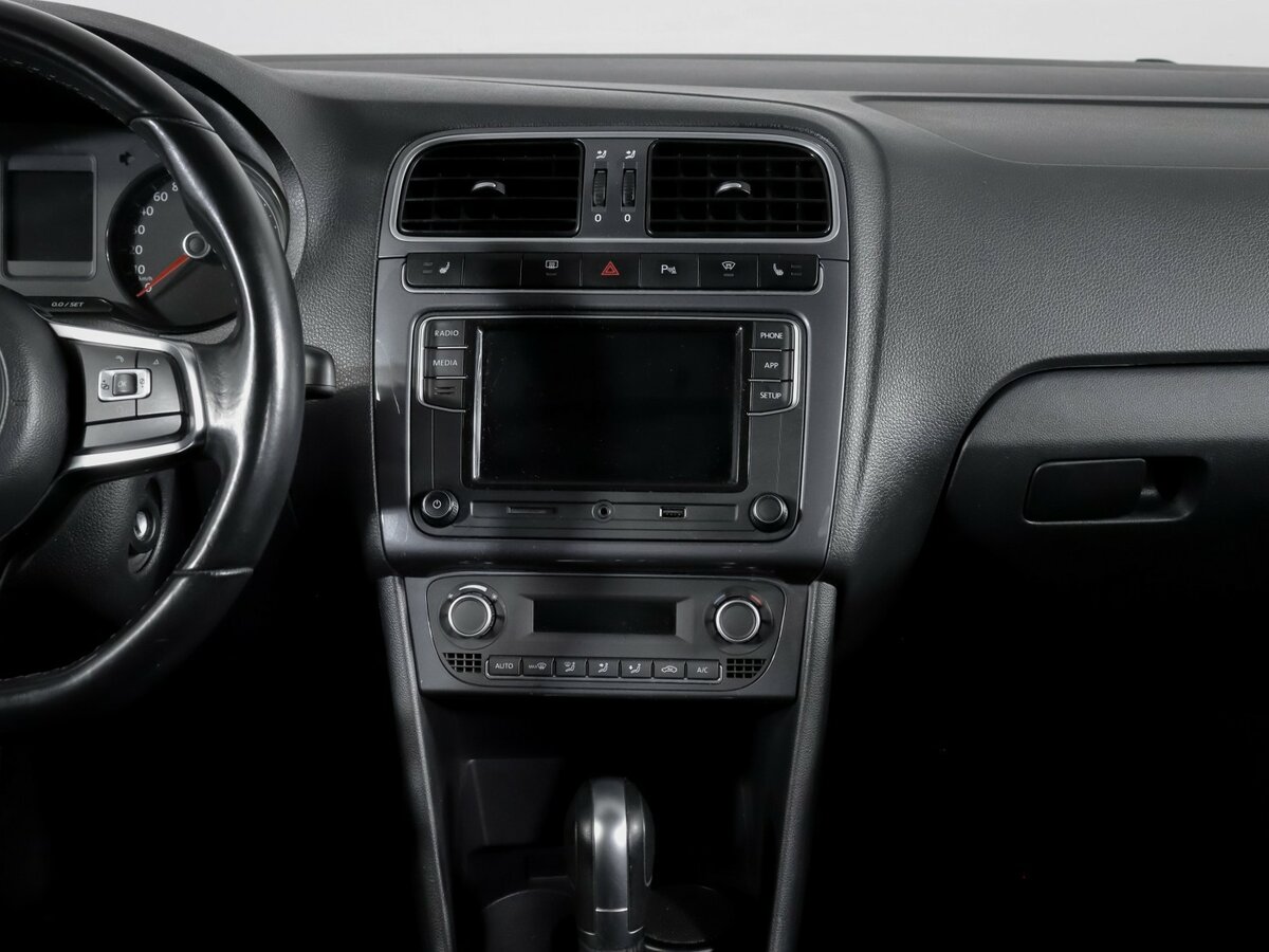 Купить Volkswagen Polo с пробегом. Фото: #10
