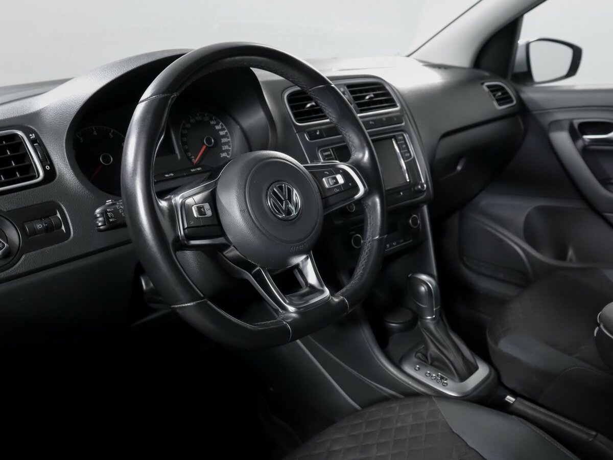 Купить Volkswagen Polo с пробегом. Фото: #11